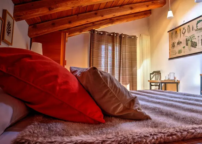 Maison Perriere - D'hotes & Jacuzzi Bed and Breakfast 3*