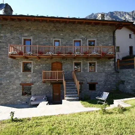 فندق مبيت وإفطار Maison Perriere - D'hotes & Jacuzzi 3*