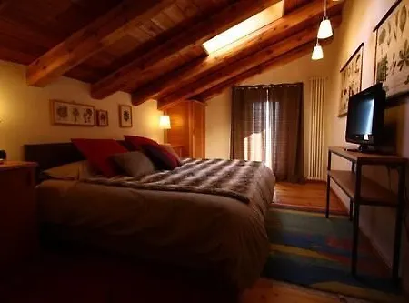 فندق مبيت وإفطار Maison Perriere - D'hotes & Jacuzzi 3*