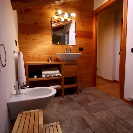 Maison Perriere - D'hotes & Jacuzzi Bed & Breakfast